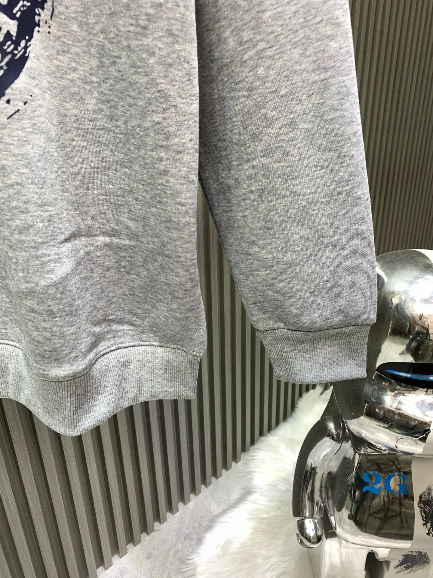 🅿️250 🀄️ Louis Vuitton LOUIS VUITTON high quality 2025 autumn and winter official website new classic letter printed catwalk style pullover round neck sweatshirt 400 grams of pure cotton ➕ silver fox velvet The master personally designed the trendy brand new printed round neck pullover sweatshirt, fashionable and individual, super versatile and good-looking, the same style for men and women, a must-have for everyone, hangtag, collar label, washed wheat, three complete labels